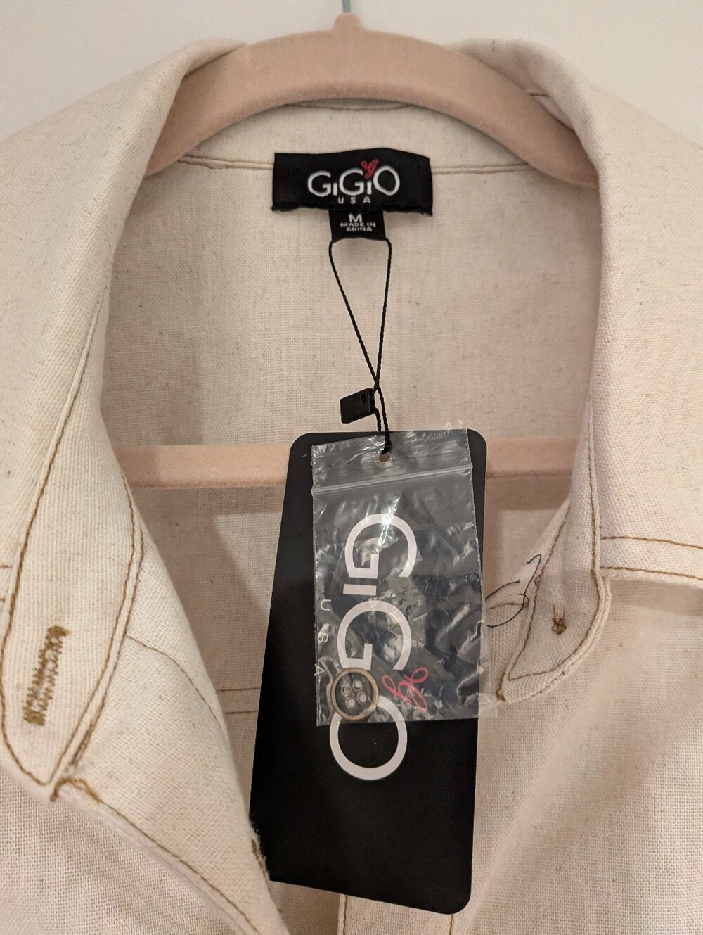 Gigio Cream Button-Front Ruffle Sleeve Utility Top - Picture 2 of 6
